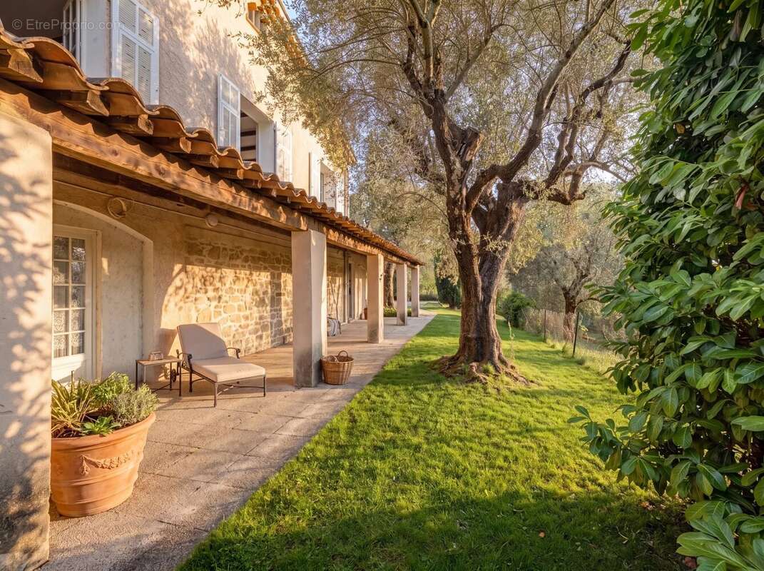 CONTES Maison avec piscine, garage et fort potentiel locatif – calme absolu proche Castellar - photo 3
