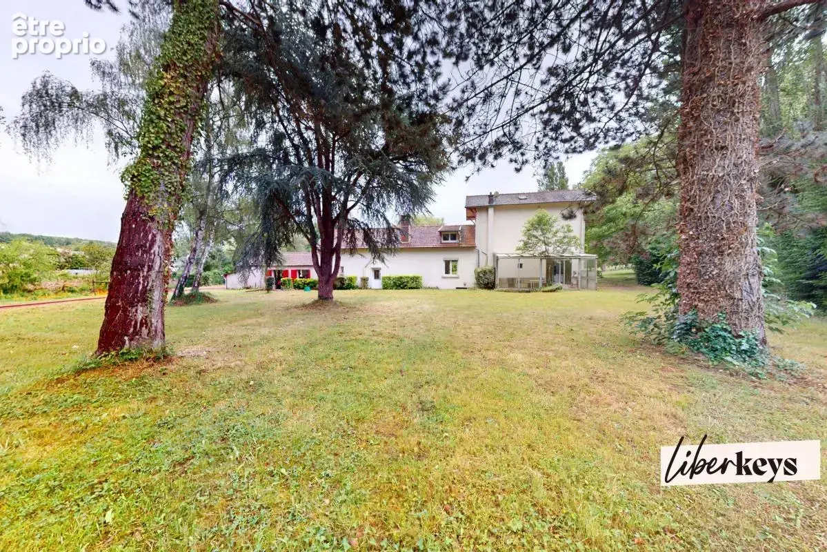Propriété de 221 m² carrez zt 274 m² surface totale de 7 pièces dans le Vexin à la lisière de la Troesne à Trie-Château 60590 - photo 2