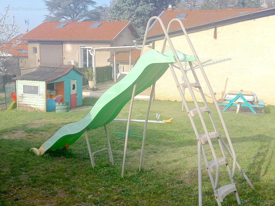   - Maison à RILLIEUX-LA-PAPE