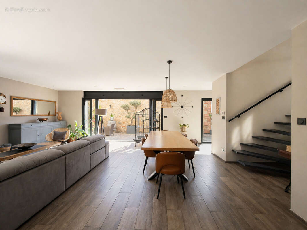 Maison à SAINT-LAURENT-DE-LA-SALANQUE