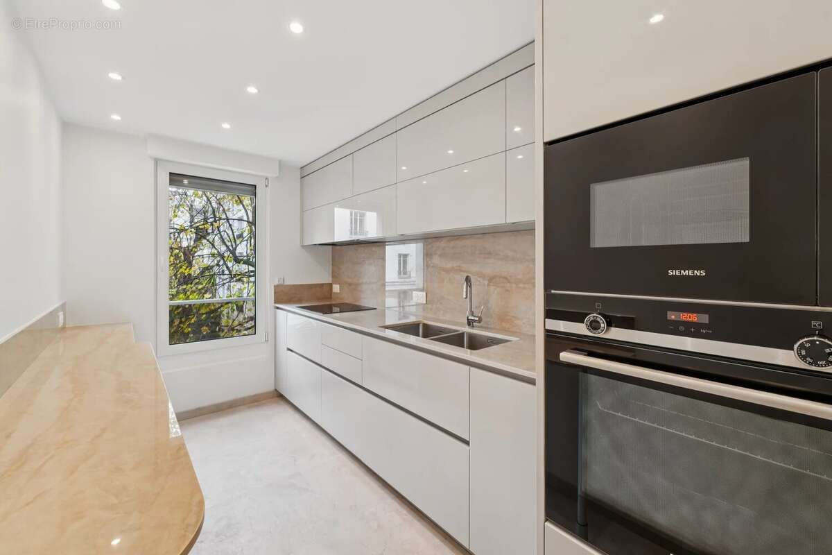 Appartement à NEUILLY-SUR-SEINE