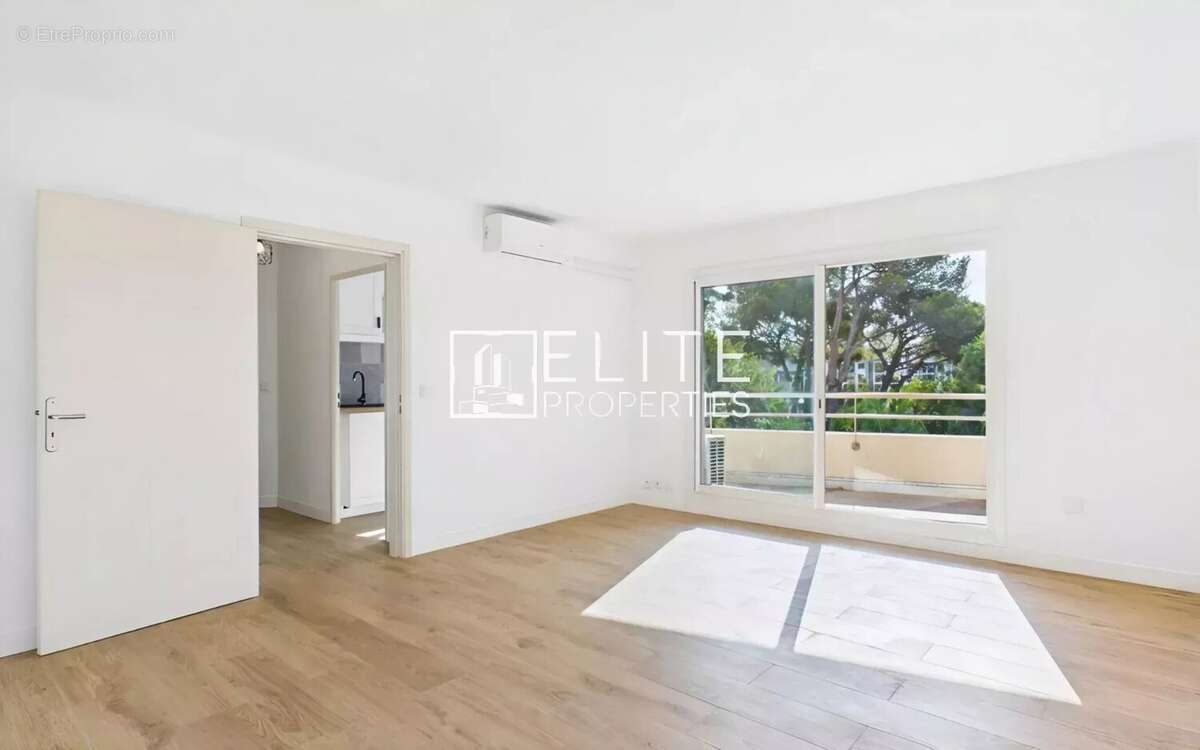 Appartement à MANDELIEU-LA-NAPOULE