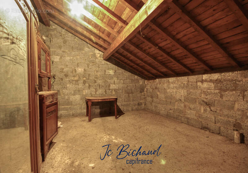 Maison à COLLONGES-AU-MONT-D'OR