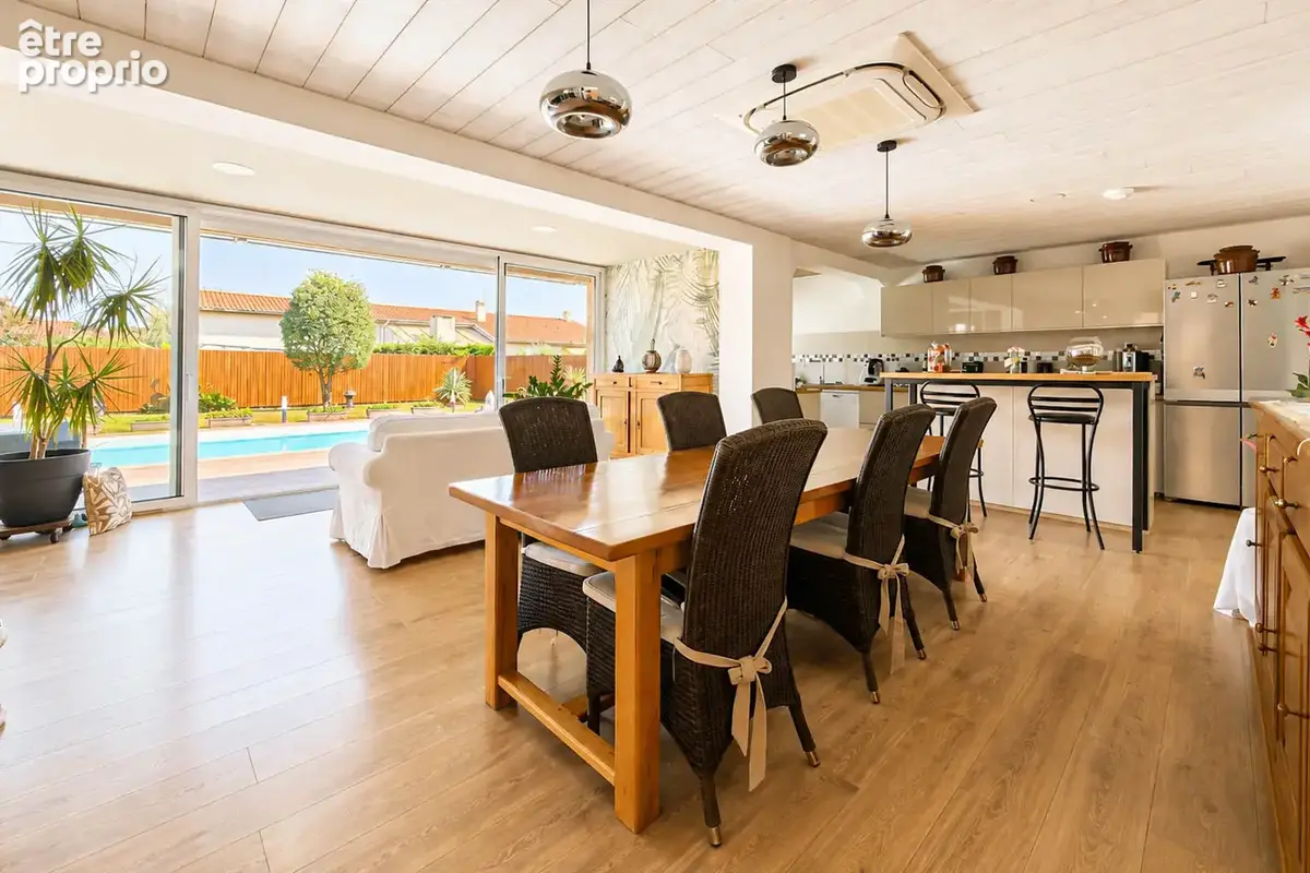 EXCLUSiVITÉ : Maison familliale de plein-pied avec piscine - photo 2