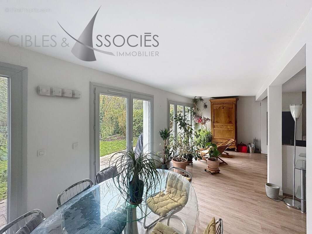 Maison 173 m² à La Rochelle  - photo 8