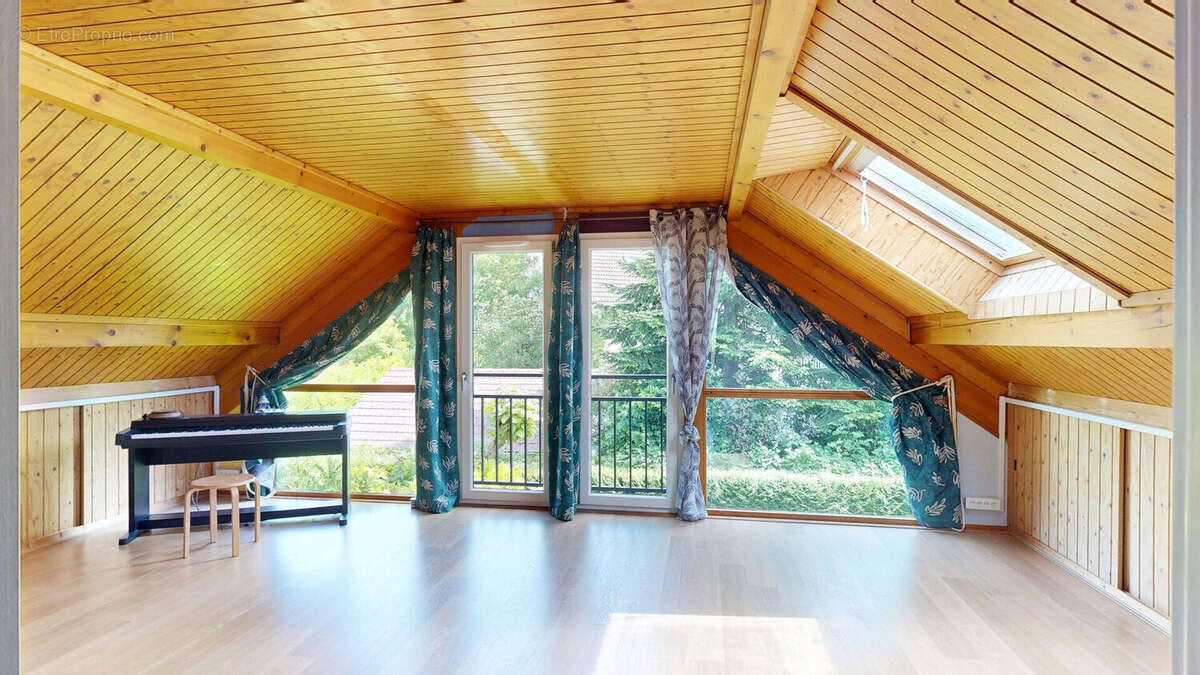 Besançon BREGILLE - Maison T6 avec SOUS-SOL COMPLET sur 595m2 de verdure. - photo 9