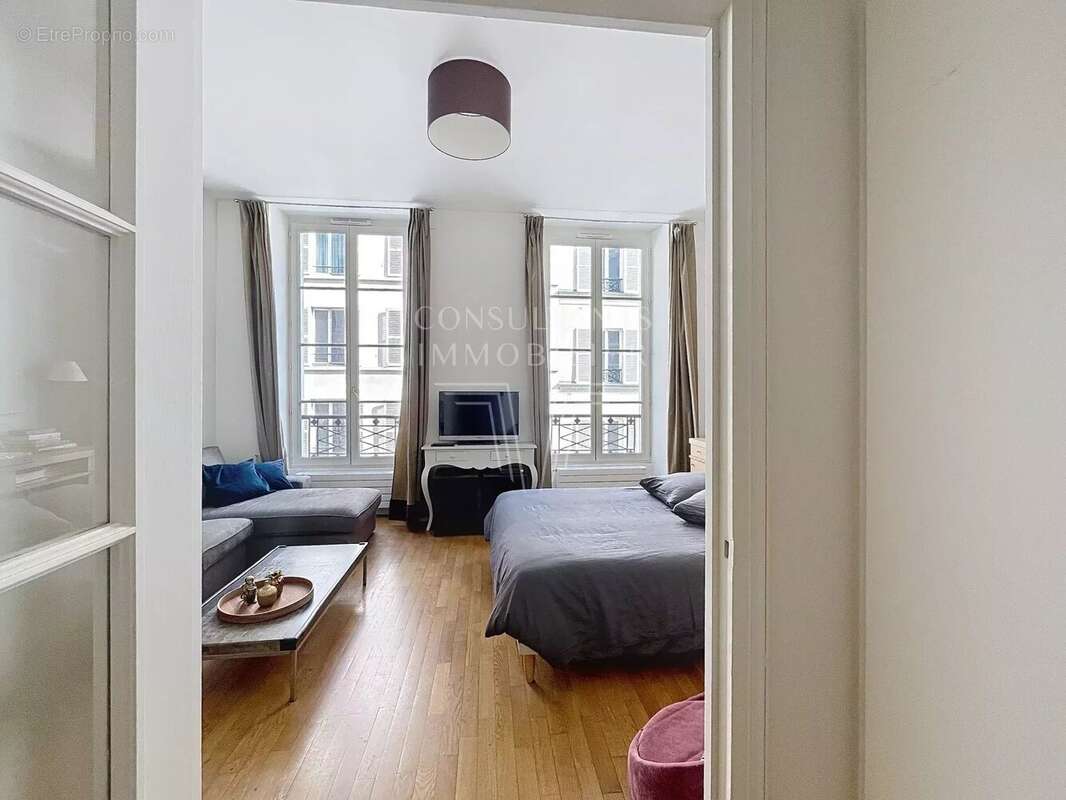 Place de la madeleine - pied-a-terre lumineux - photo 5