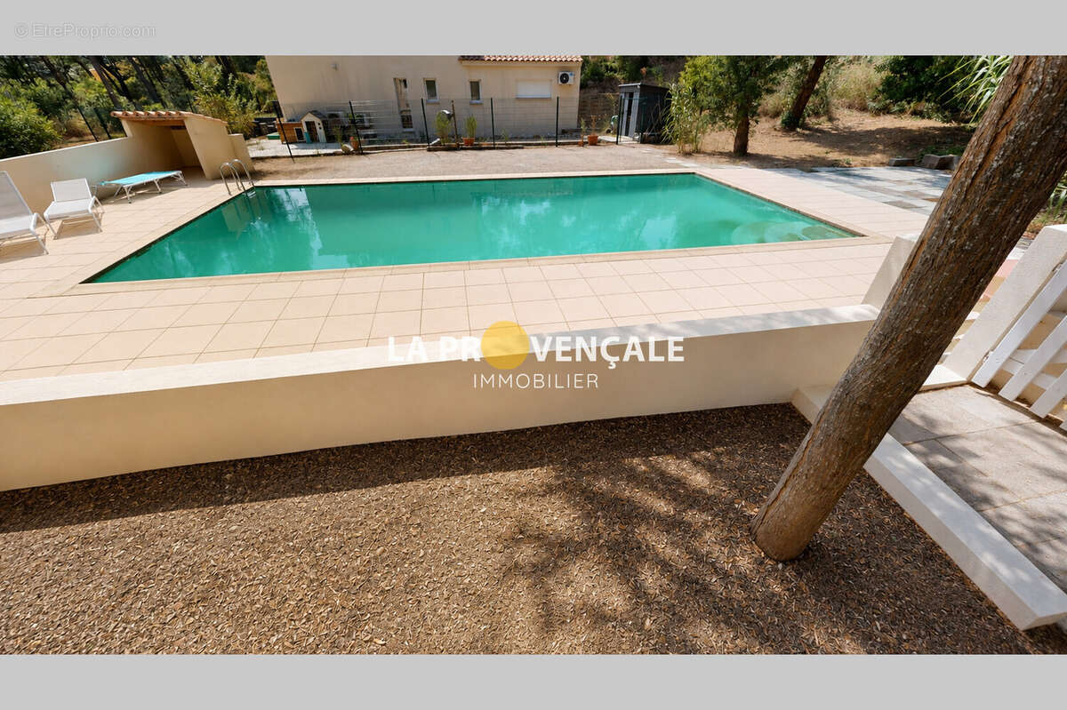 Maison 143 m² à Greasque  - photo 4