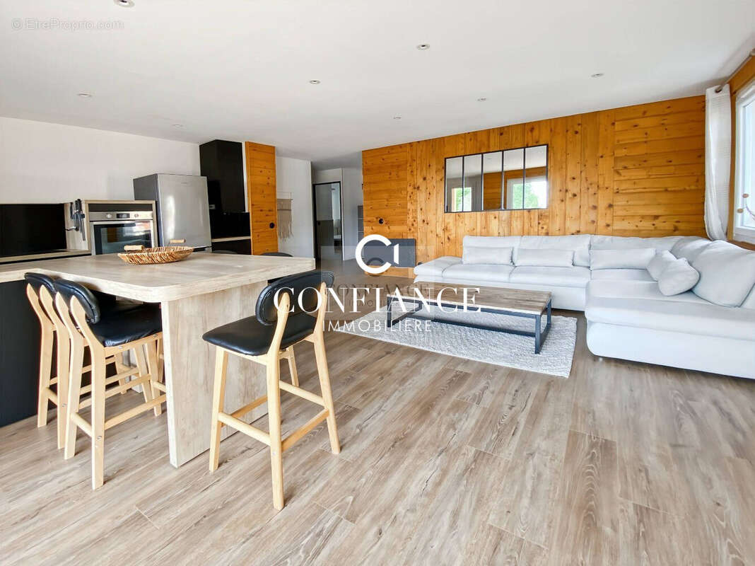 Appartement à EZE