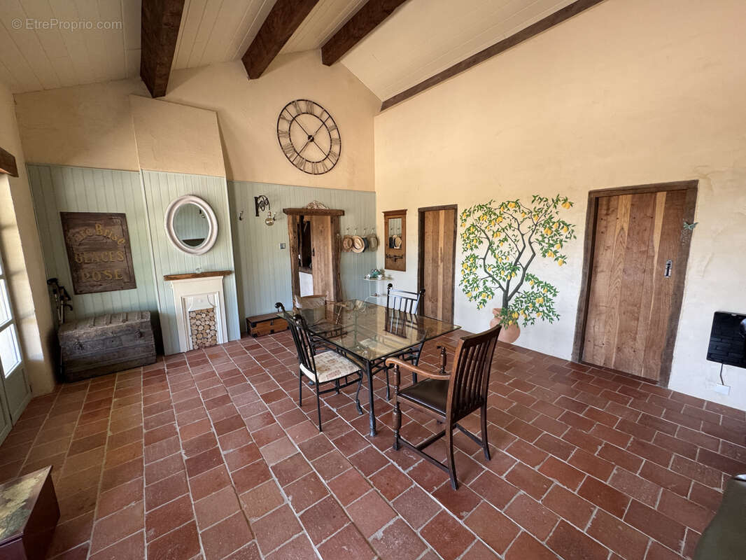 Maison Restaurée avec Goût, Gîte Indépendant, Piscine et Vue sur les Montagnes - photo 12