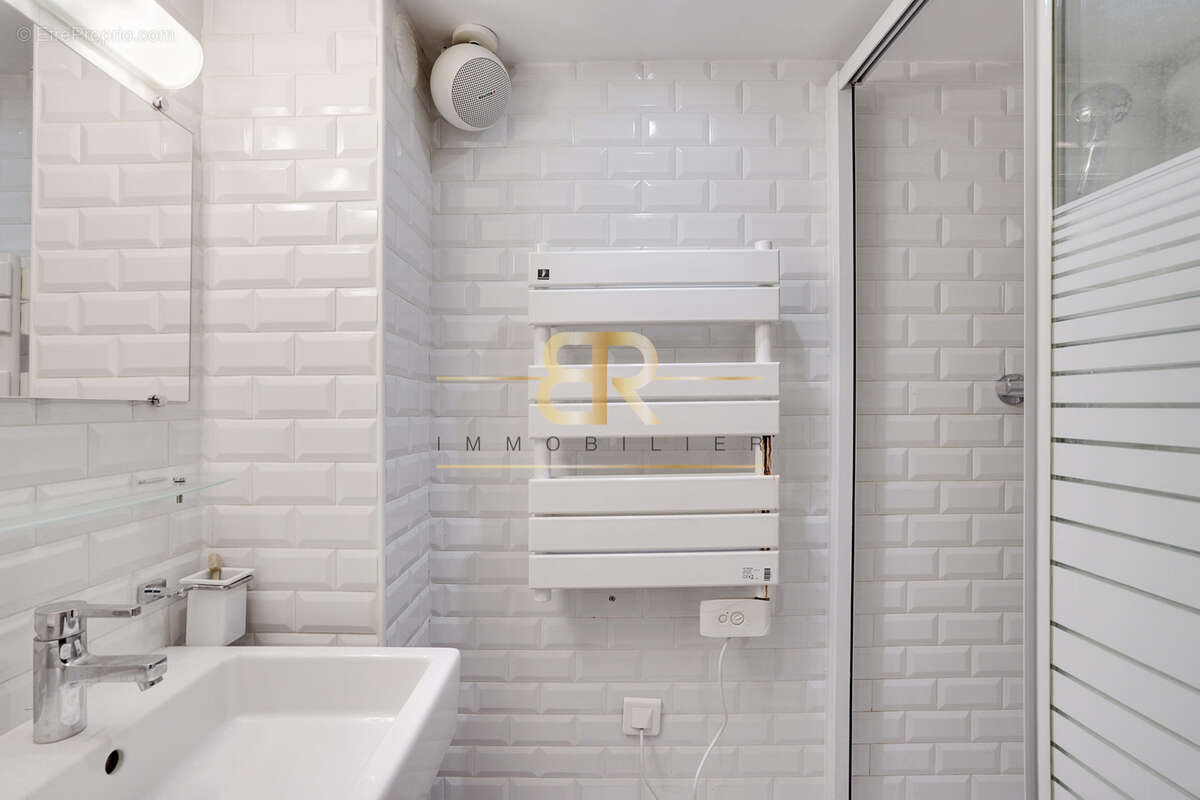 Appartement à PARIS-1E