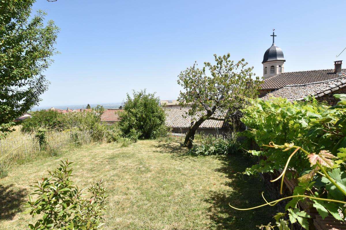 Chiroubles – Grande maison familiale rénovée avec dépendances, jardin et espace indépendant - photo 14