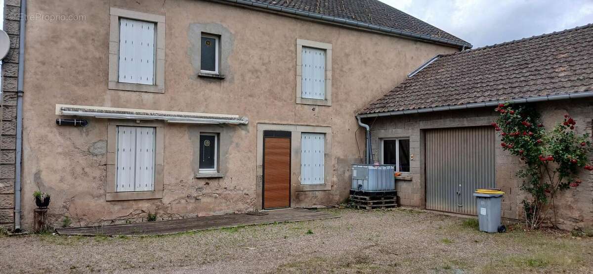 Maison à RADDON-ET-CHAPENDU