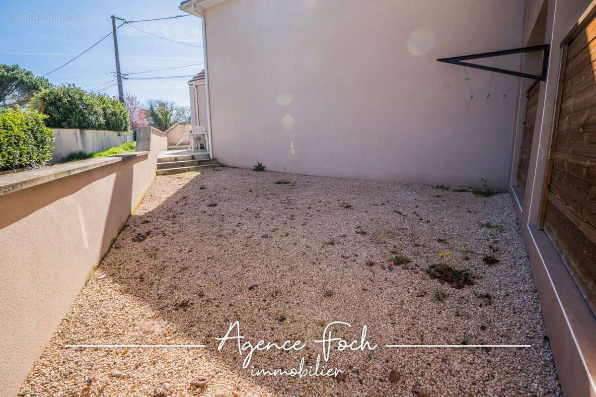 Maison à VILLECOMTAL-SUR-ARROS