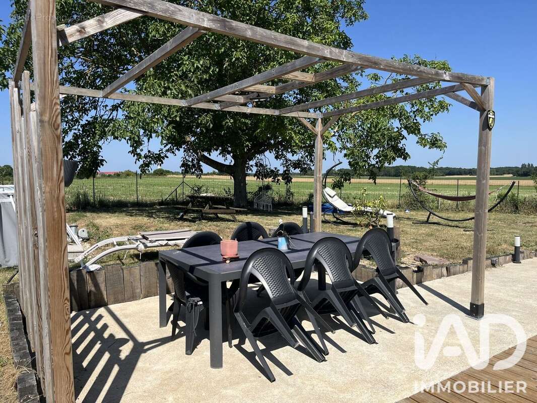 Maison 91 m² à Corme-Ecluse  - photo 8