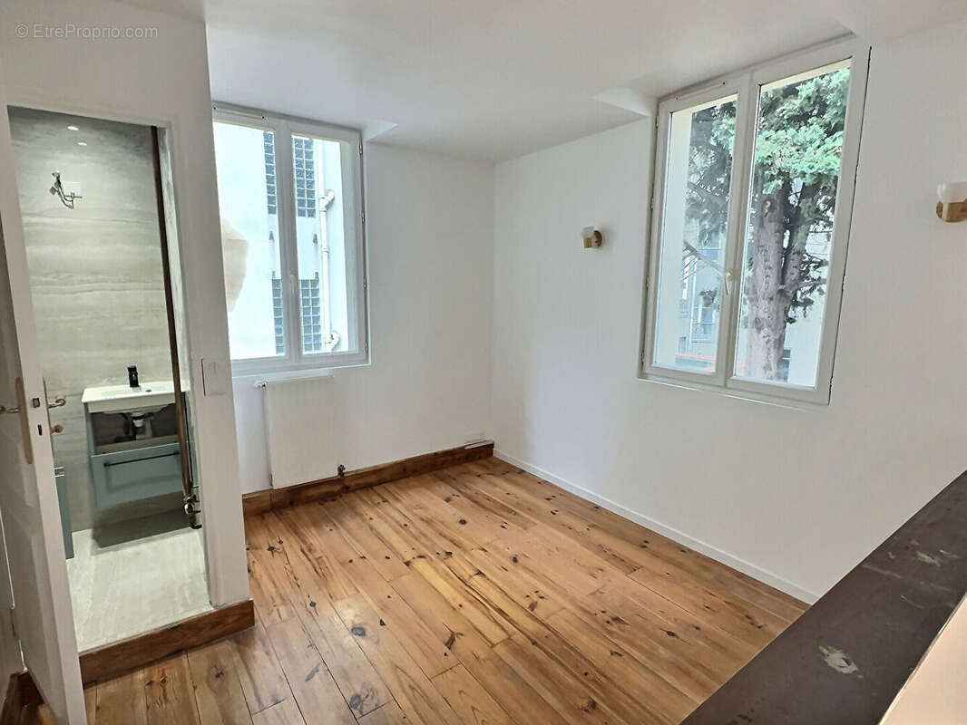 IVRY SUR SEINE  F2 en duplex avec jardin à 100m du Métro - photo 5