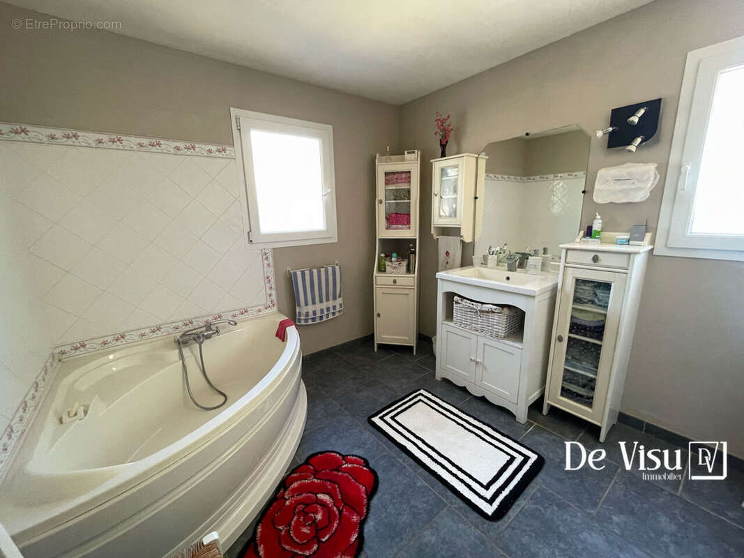 Maison à SAINT-FELIX-DE-LODEZ