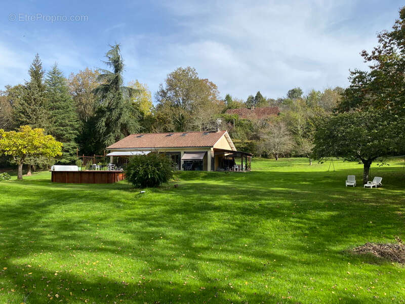 Maison à LE BUISSON-DE-CADOUIN
