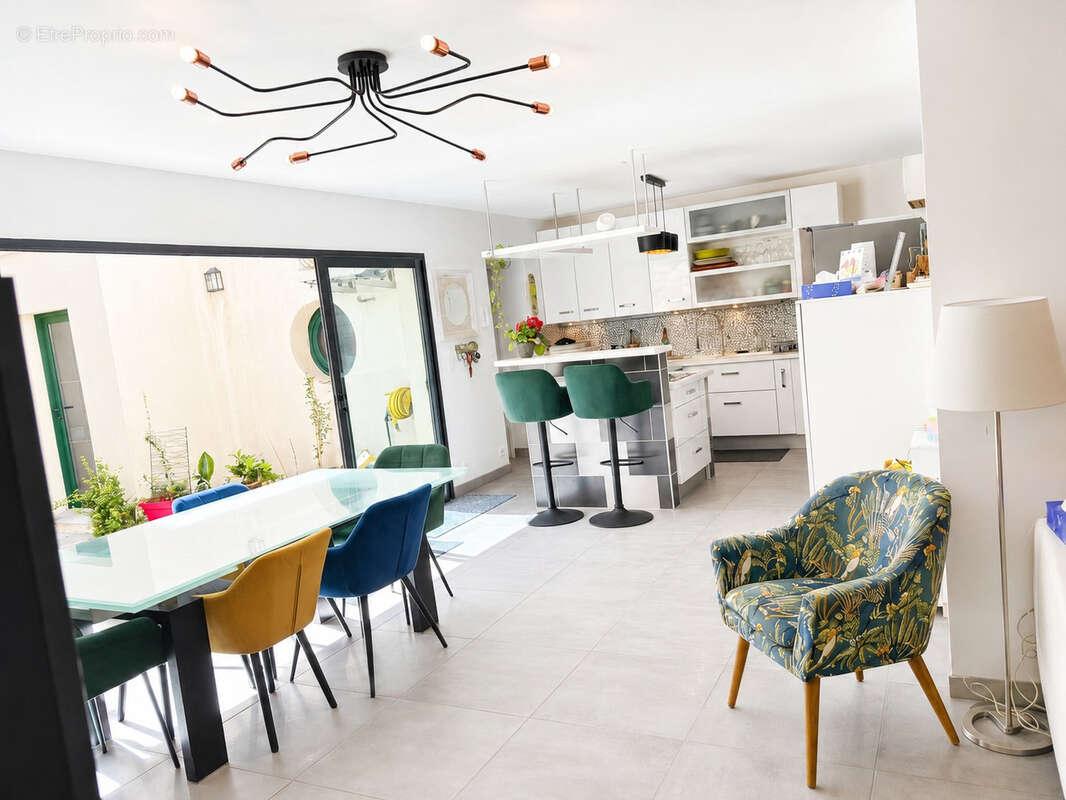 Chartrons   Ensemble immobilier unique et atypique de 310 m2 en monopropriété, avec garage et jardin - photo 13
