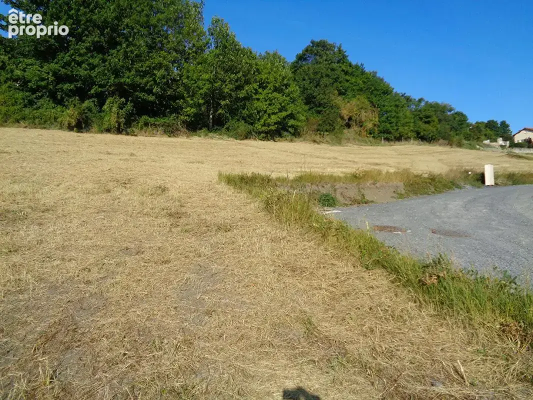 Saint Germain Laprade(43), terrain à bâtir de 710 m2 - photo 2