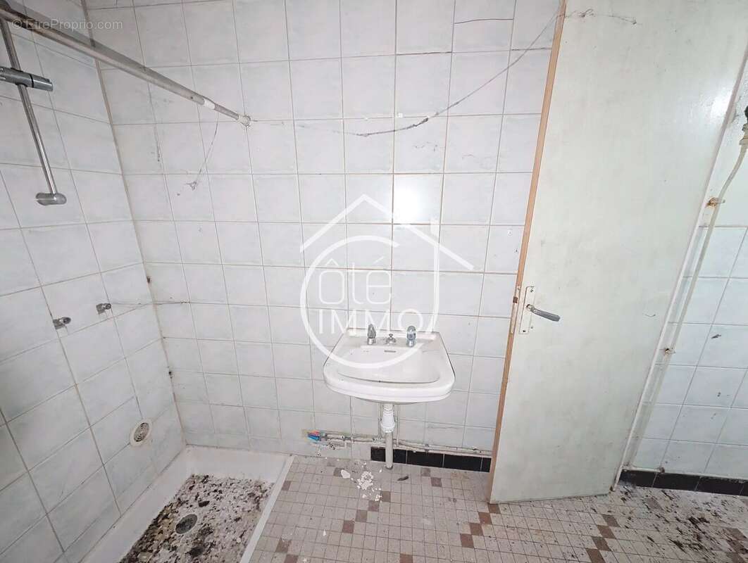 LA FORCE : Maison de 101m² avec local commercial de 111m² à rénover entièrement - photo 8