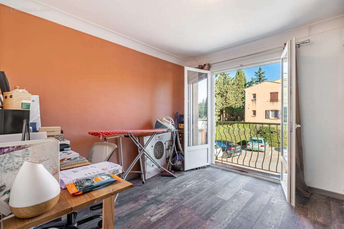 Appartement à COGOLIN