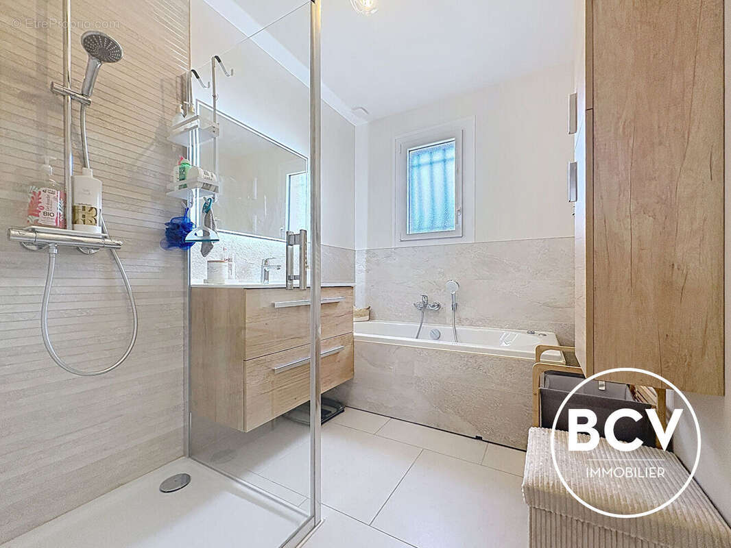 Maison à FONTAINE-LA-GUYON