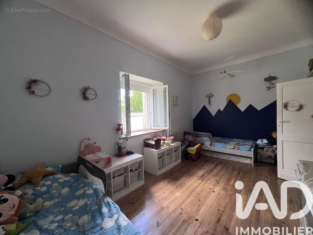Maison 145 m² à Branne  - photo 8