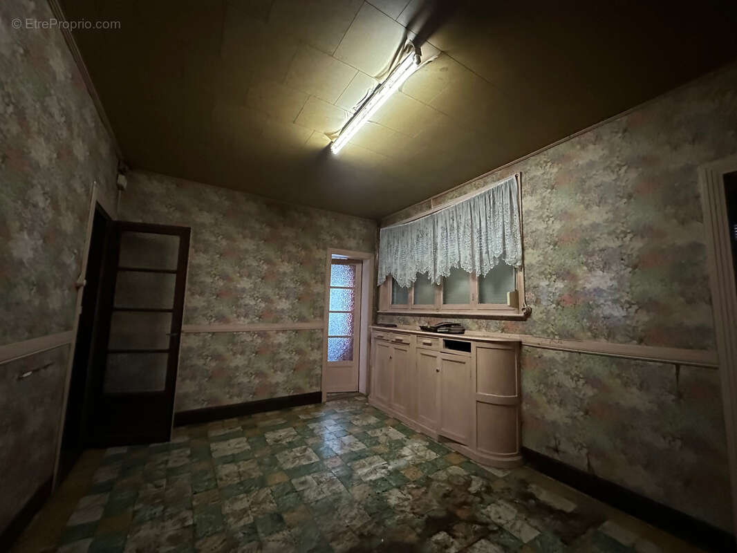 Maison à QUIEVRECHAIN