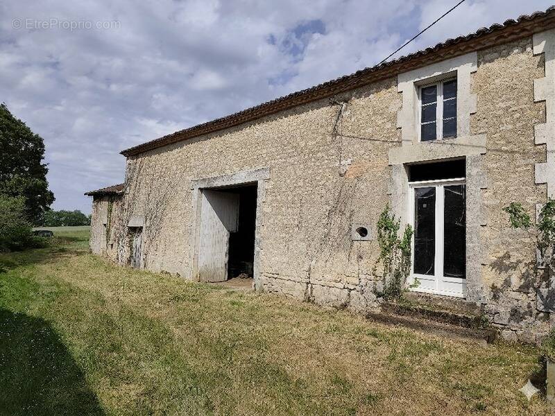Maison à VARAIGNES