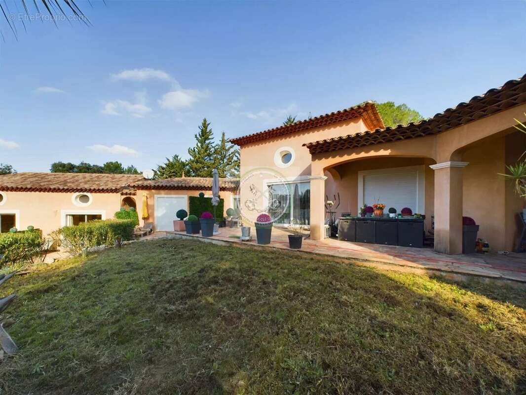 Maison à ROQUEBRUNE-SUR-ARGENS