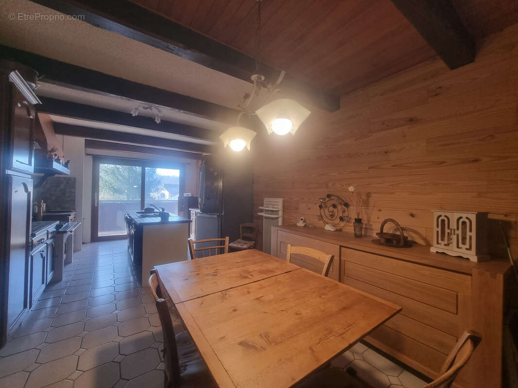 T3 traversant 80 m2 avec vue montagne et garage - photo 3