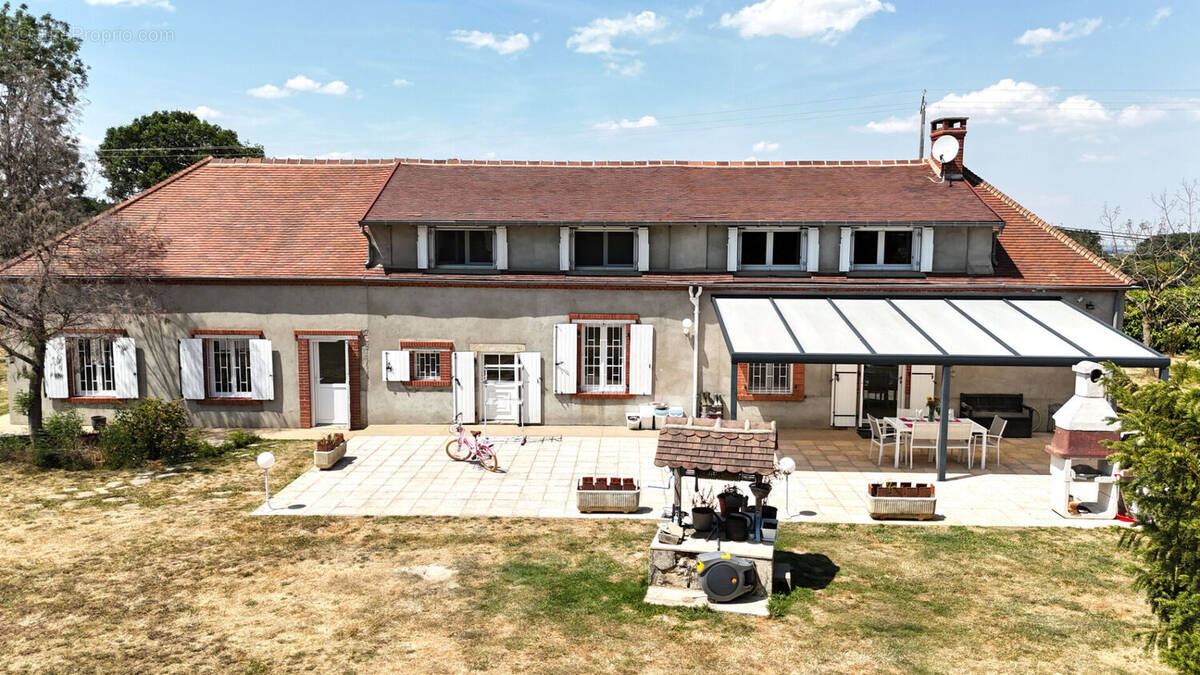 Maison à LIGNEROLLES