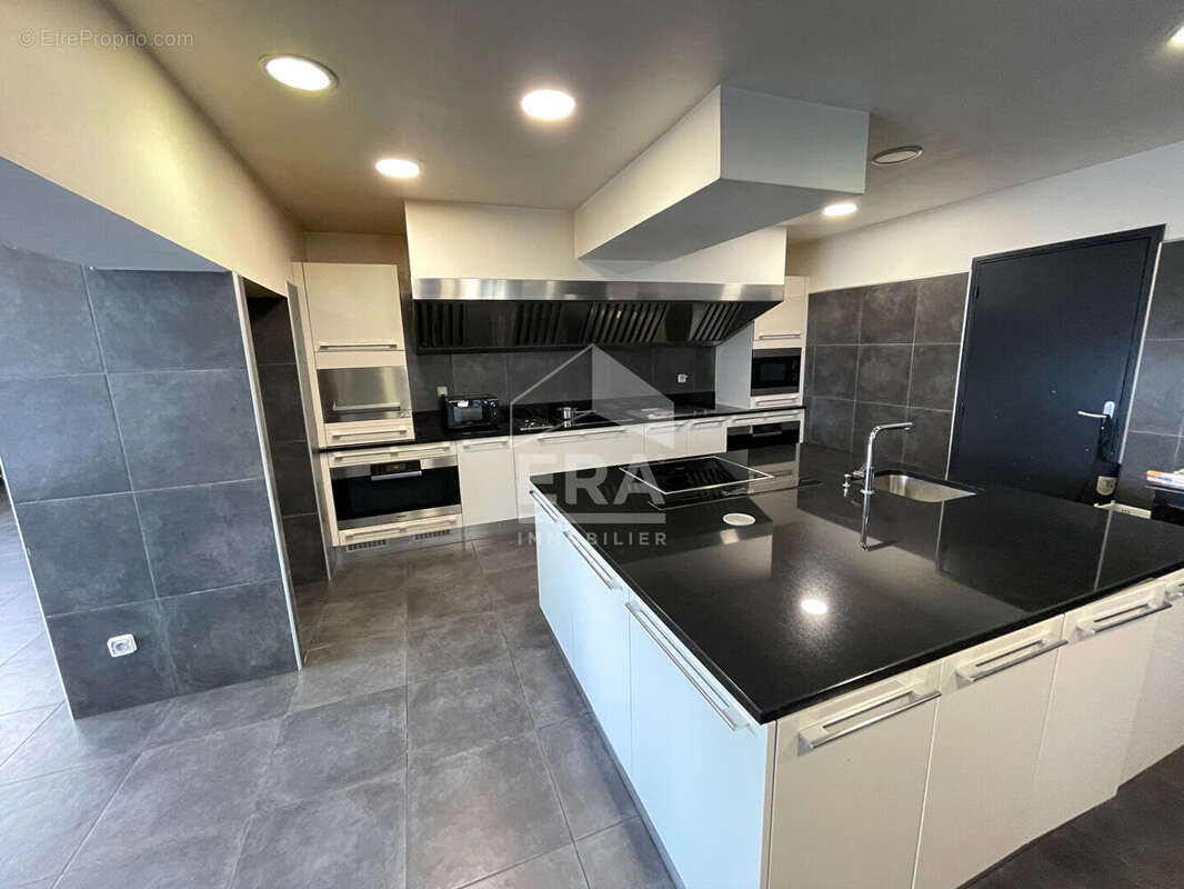 Commerce à TETEGHEM