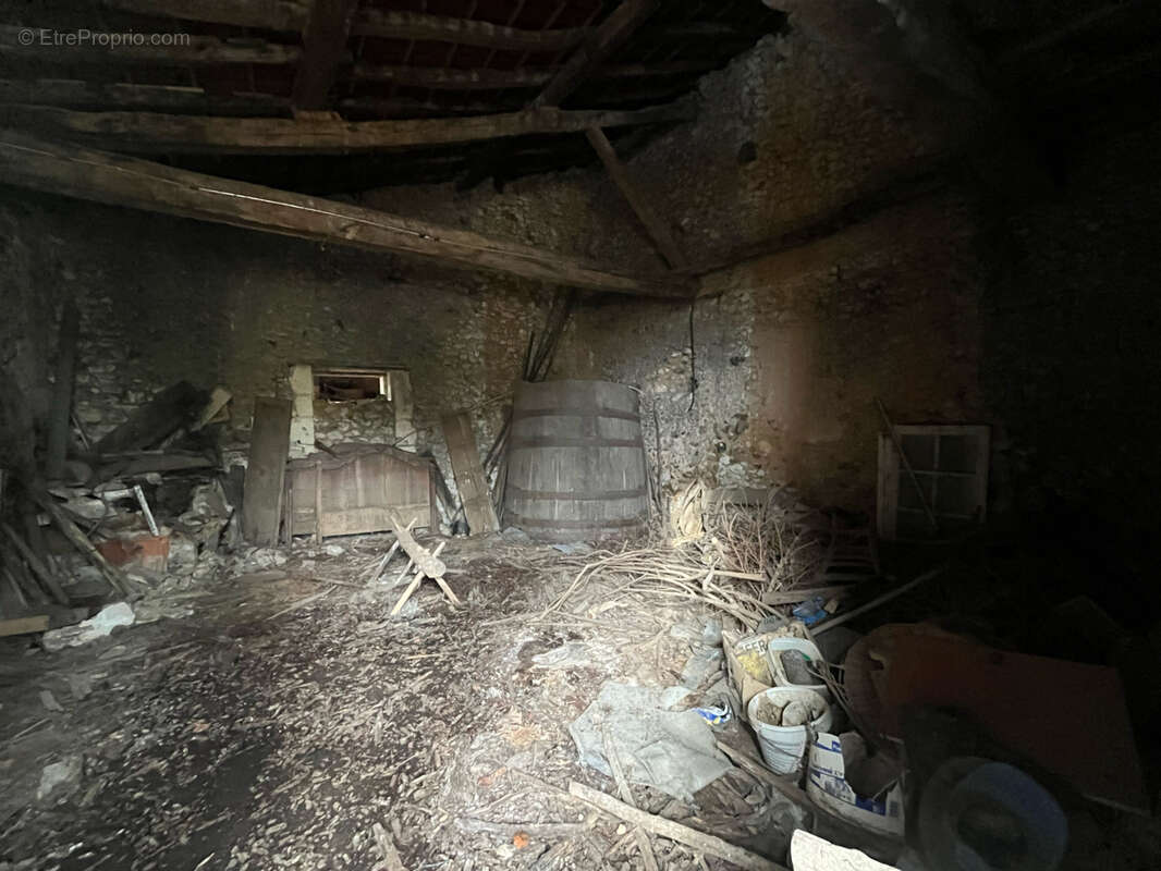 Maison à LEGUILLAC-DE-L&#039;AUCHE