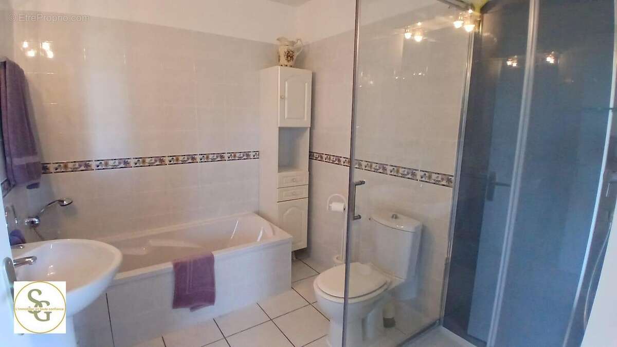   - Maison à CASTELNAU-DE-MONTMIRAL