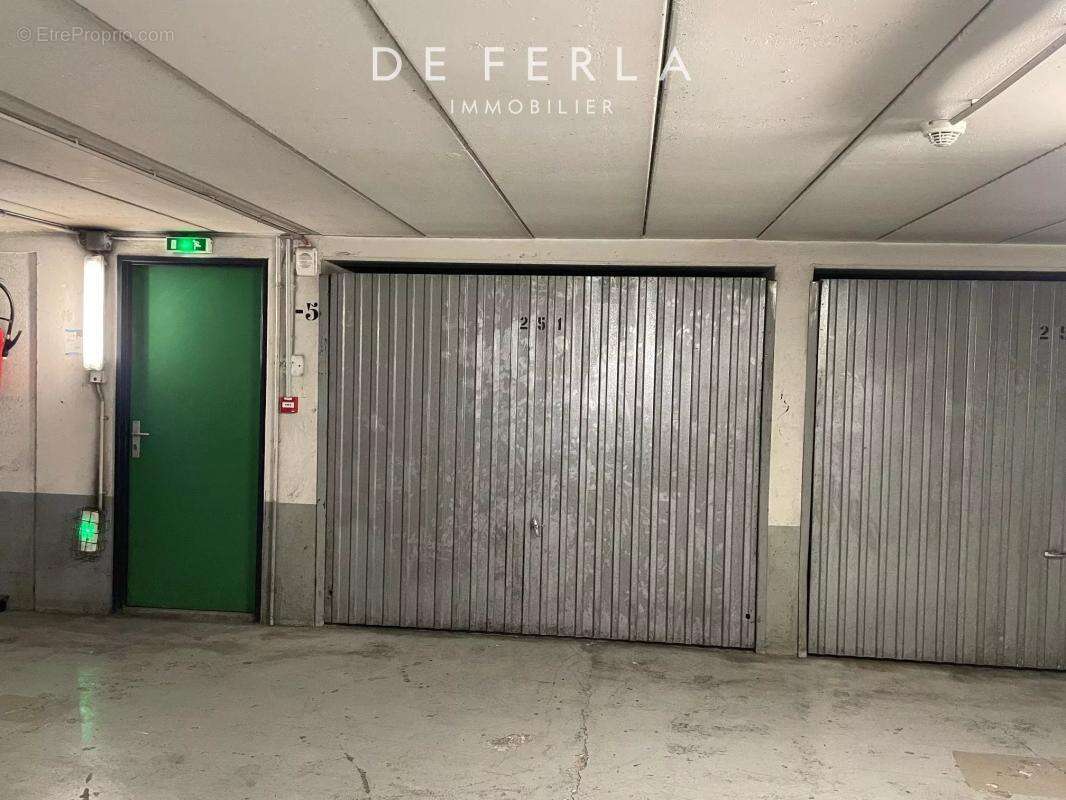 Parking à PARIS-14E