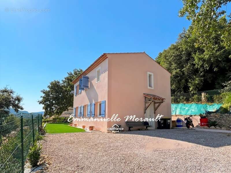Maison à BAGNOLS-EN-FORET