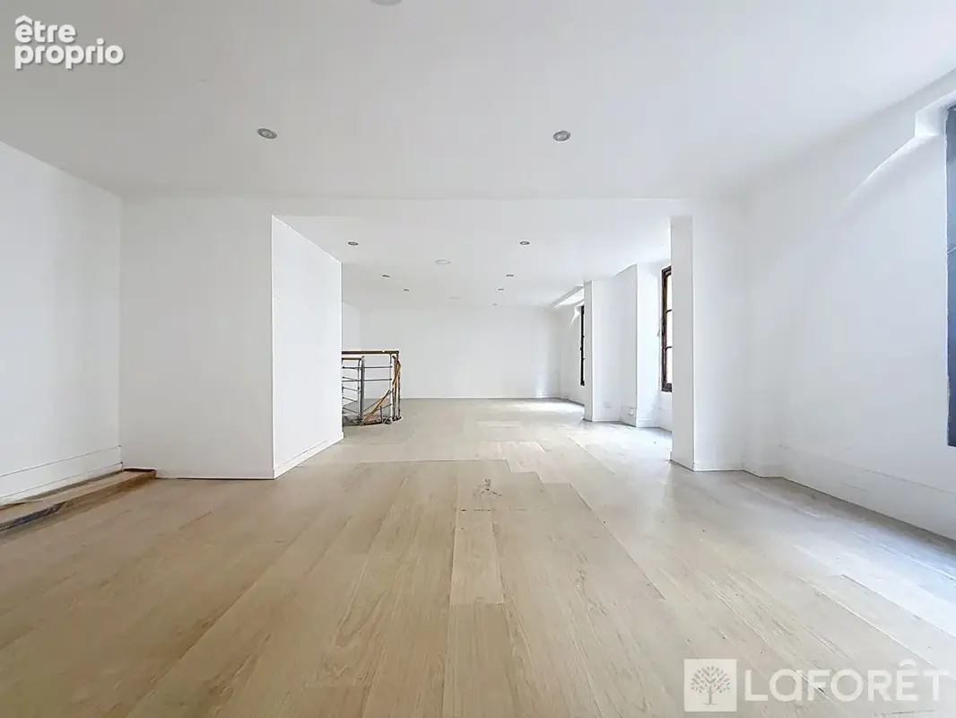 Paris 2 - local à usage mixte - commercialité - 77,5 m² sur deux niveaux - photo 5