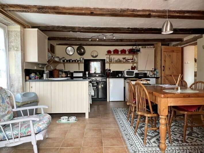 Jolie Maison de 3 Chambres avec Une Cour - photo 9