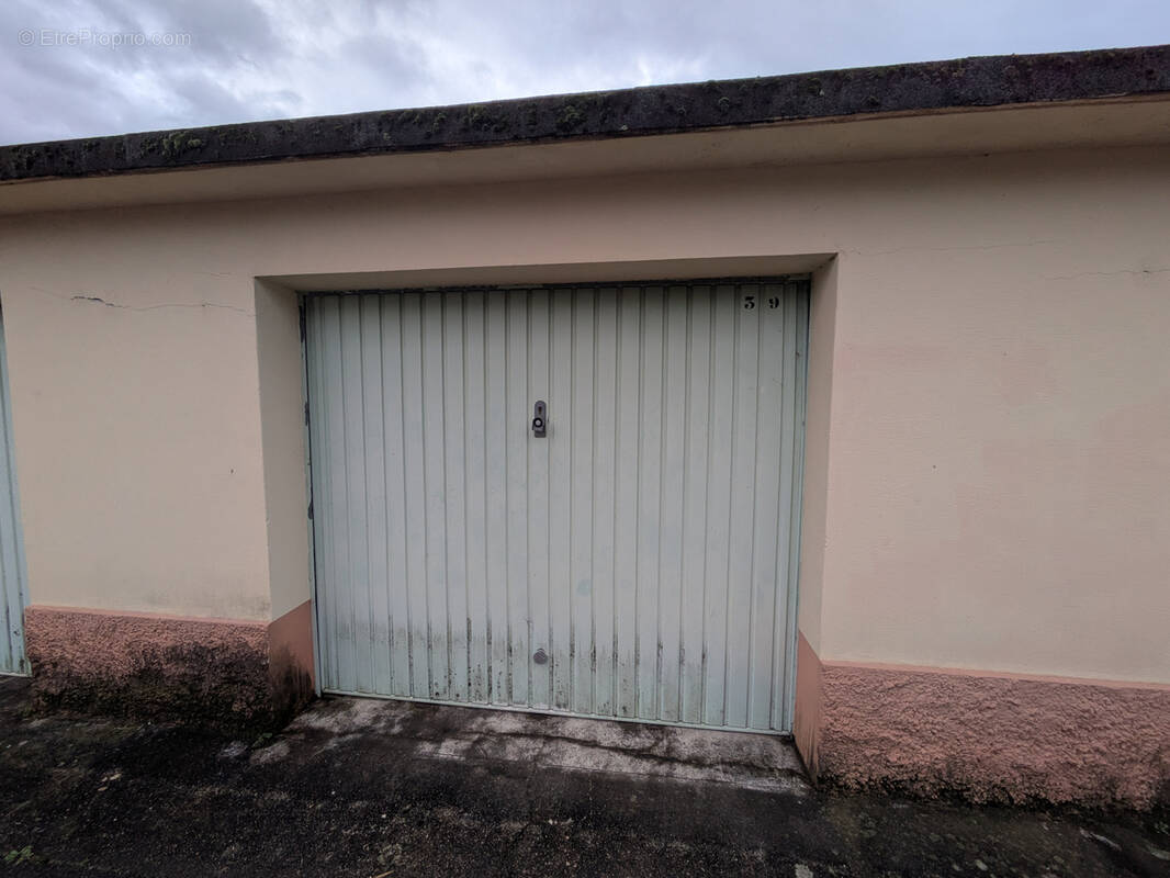 Parking à PONT-SAINT-ESPRIT