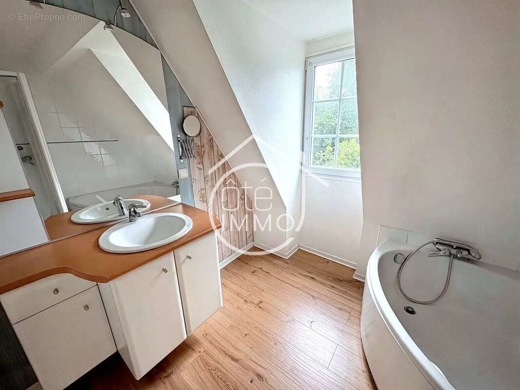 PRIGONRIEUX : Belle périgourdine rénovée 6 pièces de 210m² avec jardin - photo 11
