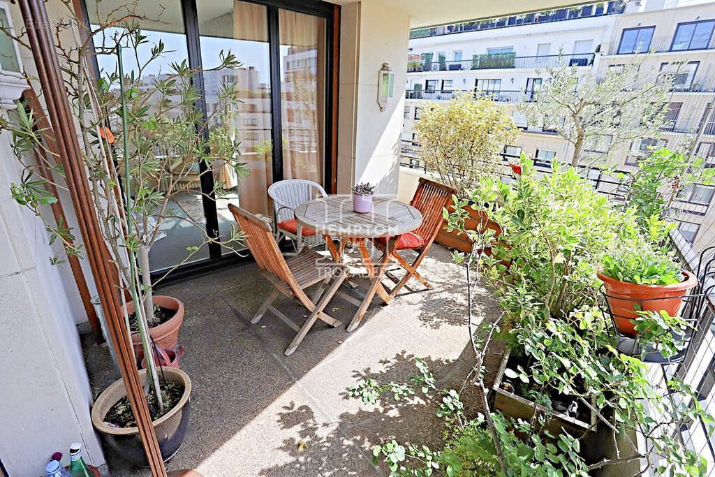 Appartement à PARIS-16E