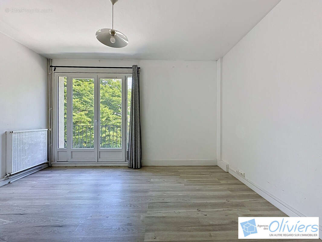 Appartement à SAINT-REMY-LES-CHEVREUSE