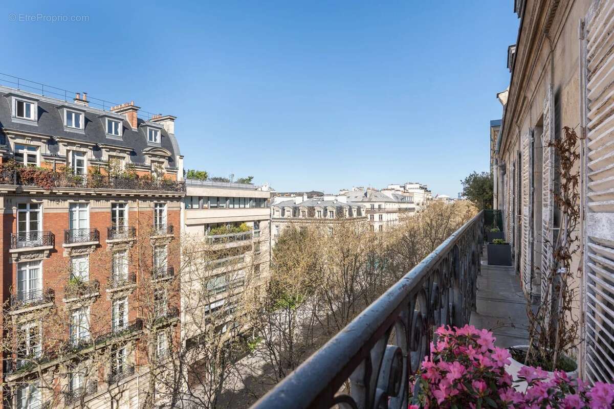 Appartement à PARIS-7E