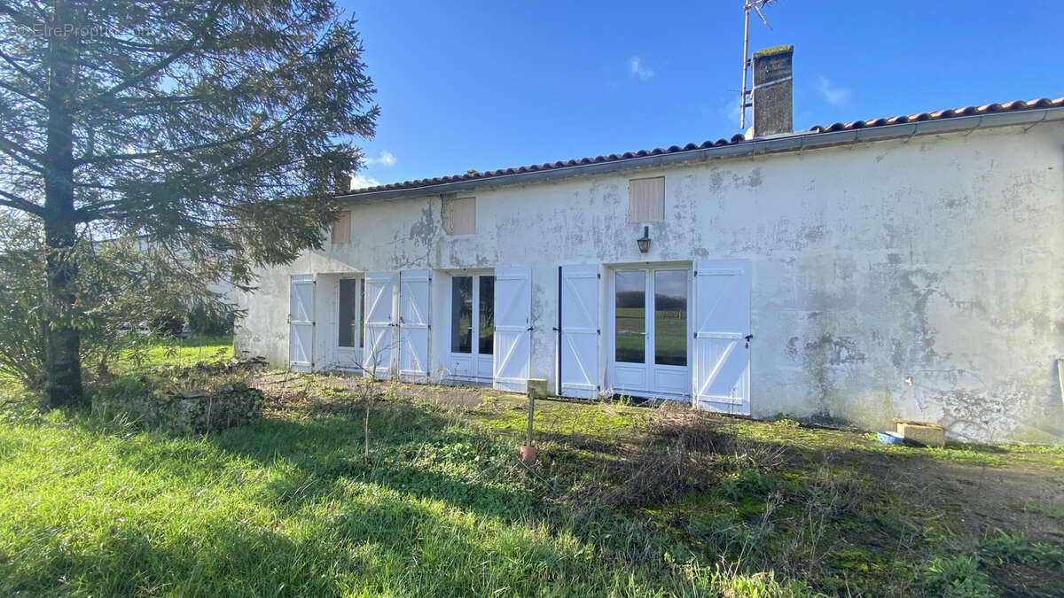 Maison à CHENAC-SAINT-SEURIN-D&#039;UZET