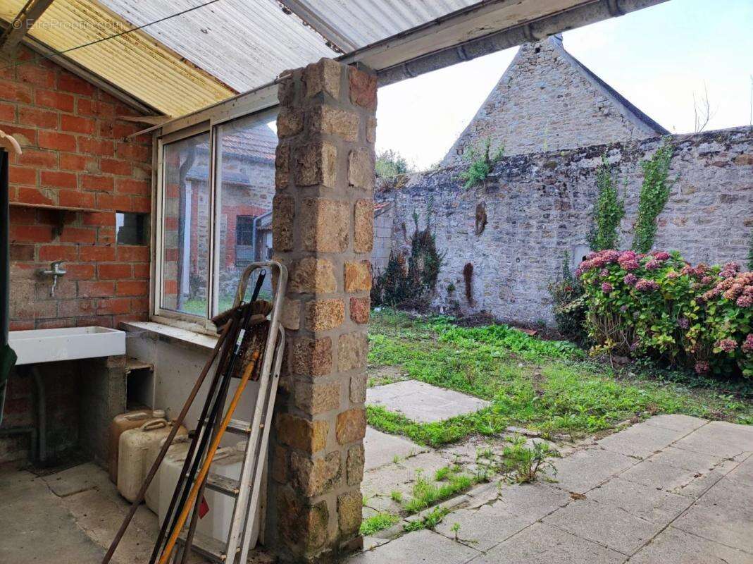 Maison à SAINT-PIERRE-EGLISE