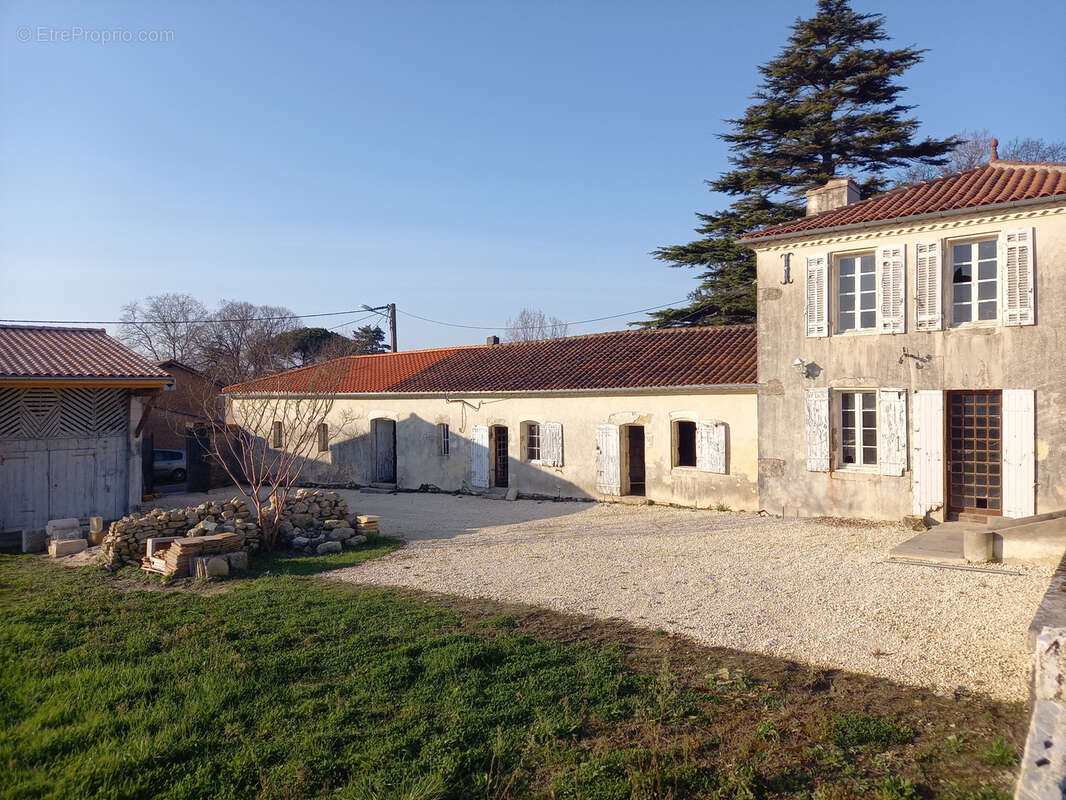 Maison à SAINT-SEURIN-DE-CURSAC