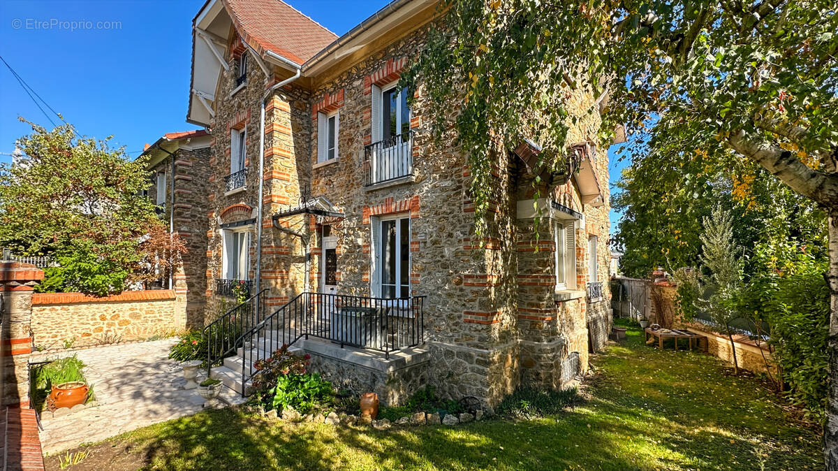 Maison à CORBEIL-ESSONNES