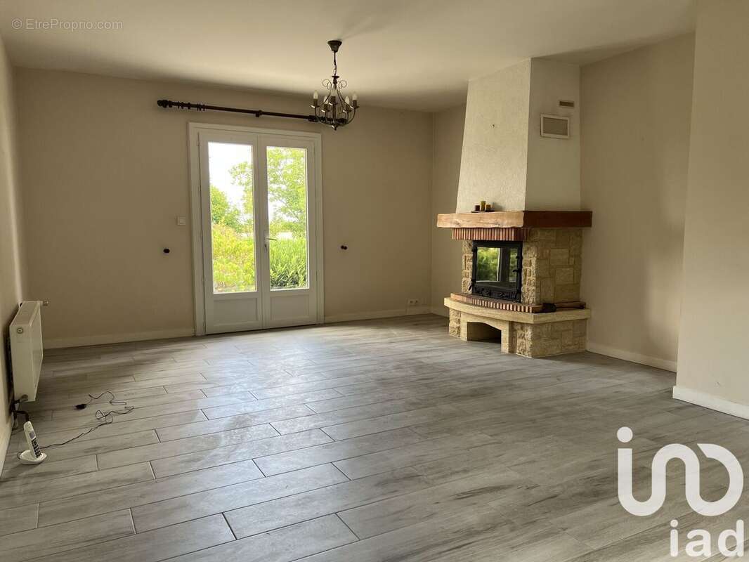 Maison 110 m² à Saint-Macoux  - photo 3